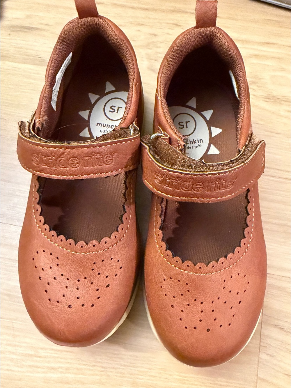 Stride Rite munchkin size 10 Toddler Girls Tan Leather Mary Jane Shoes
